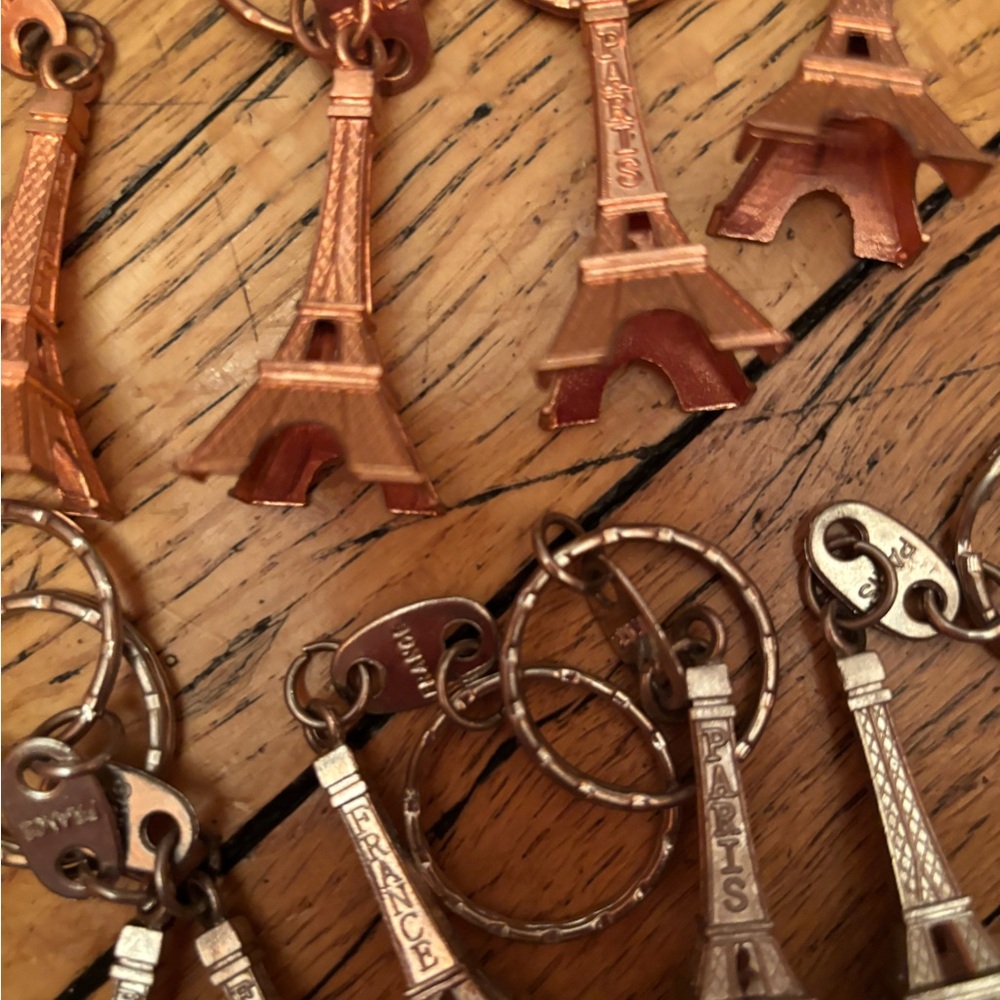 39 Eiffel Tower Keychains - image 3
